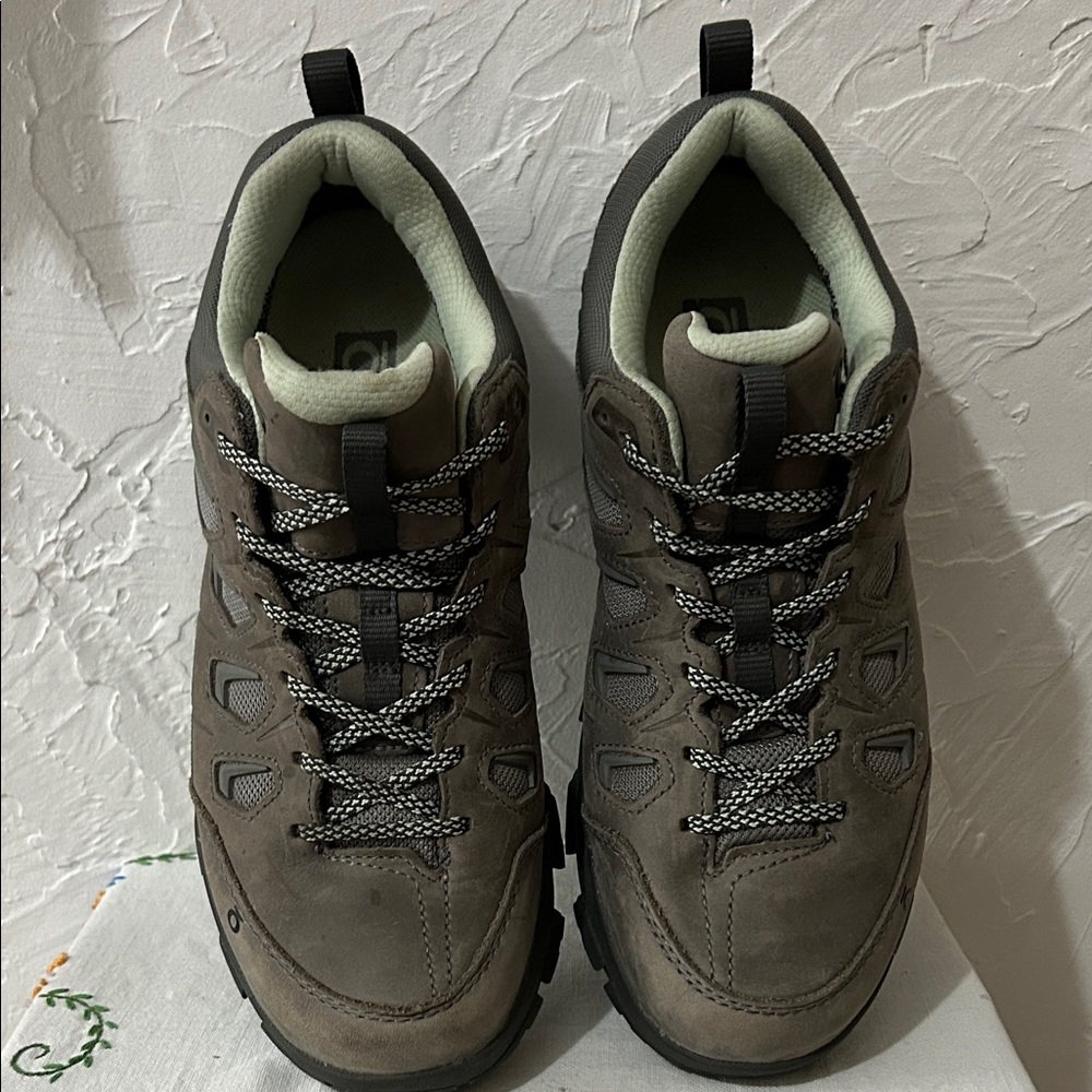 Oboz Women's Sawtooth X Low Hiking Shoes. Size 9.5